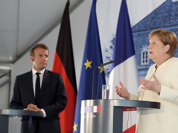 Angela Merkel et Emmanuel Macron ont pressé lundi les pays européens de parvenir dès le sommet européen de juillet à un accord sur la relance de l'UE (archives). © KEYSTONE/AP/Hayoung Jeon