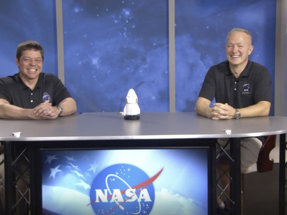 Bob Behnken (à gauche) et Doug Hurley sont revenus sur Terre dimanche après avoir passé deux mois dans la Station spatiale internationale. Pour la première fois, leur transport a été effectué dans la capsule Dragon de SpaceX. © KEYSTONE/AP
