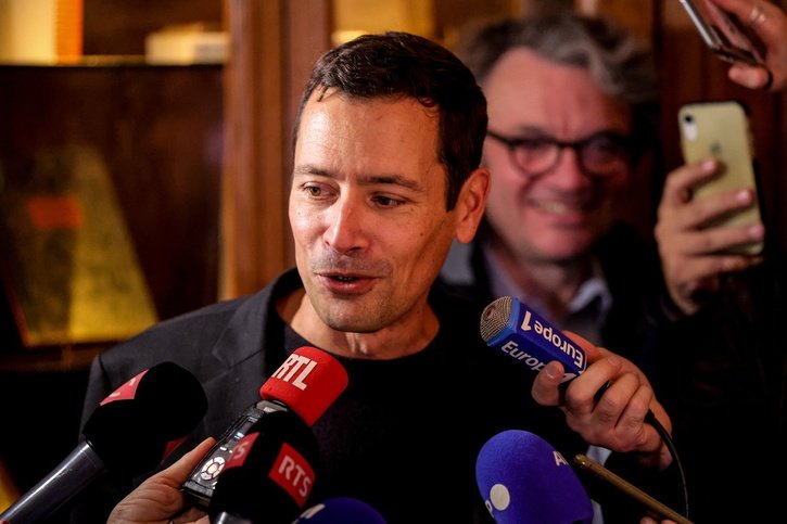 Jean-Baptiste Andrea prend la parole après avoir remporté le Goncourt. © Keystone