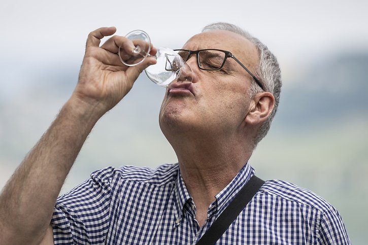 Le ministre de l'économie et maître viticulteur Guy Parmelin aime se rendre en Bourgogne. © KEYSTONE/ALESSANDRO DELLA VALLE