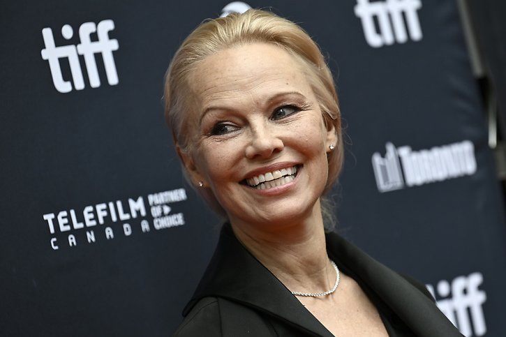 Pamela Anderson est attendue au Zurich Film Festival pour y recevoir un "Oeil d'or" (archives). © KEYSTONE/AP/Evan Agostini