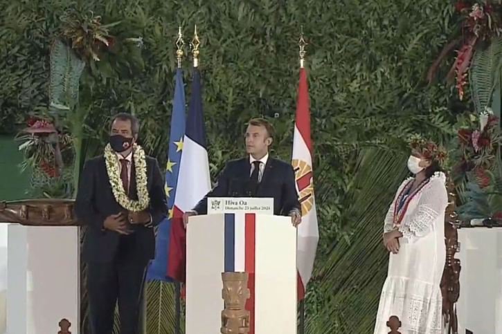 Emmanuel Macron a été baptisé d'un nom marquisien: "Te Hakaiki Taha'oa", "le grand chef qui marche et qui va loin". © Compte Twitter d'Emmanuel Macron