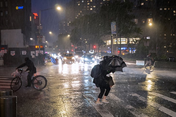 Des trombes d'eau sont tombées sur New York. © KEYSTONE/AP/Craig Ruttle