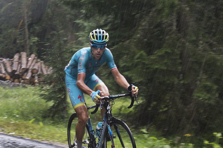 Nibali sous la pluie lors du Tour de France 2016 © KEYSTONE/AP/PETER DEJONG