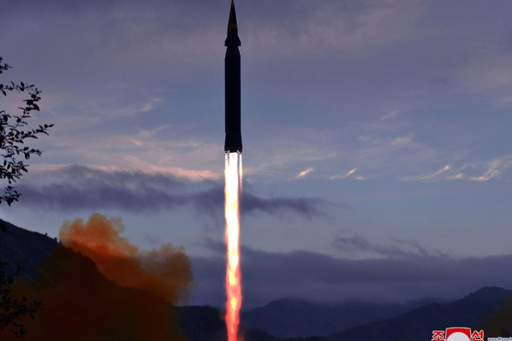 Selon l'agence officielle nord-coréenne KCNA, le missile tiré est un Hwasong-8. © KEYSTONE/EPA/KCNA