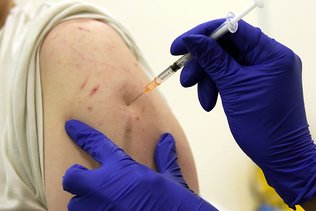 Moderna a commencé les essais d'un rappel de vaccin contre Omicron