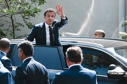 Tout recommence pour Emmanuel Macron, placé face à l'histoire