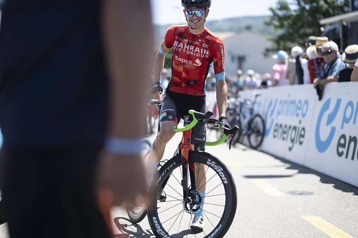 Gino Mäder doit renoncer au Tour de France. Le Covid-19 est toujours présent dans ses tests. © KEYSTONE/GIAN EHRENZELLER