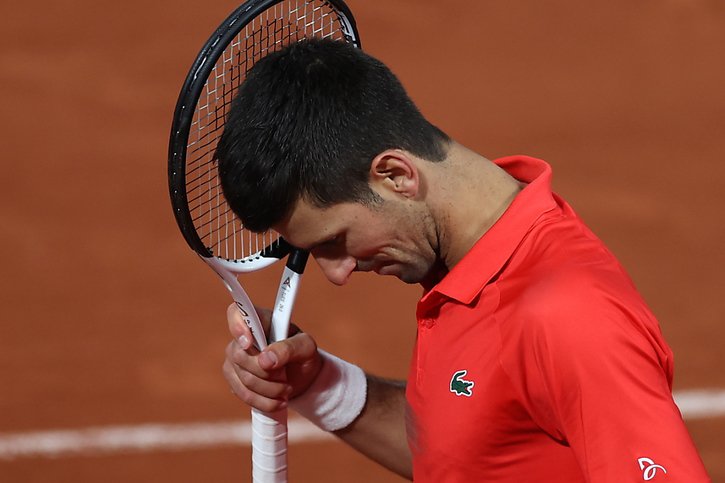 Novak Djokovic devra sans doute se contenter de deux tournois du Grand Chelem cette saison. © KEYSTONE/EPA/MARTIN DIVISEK