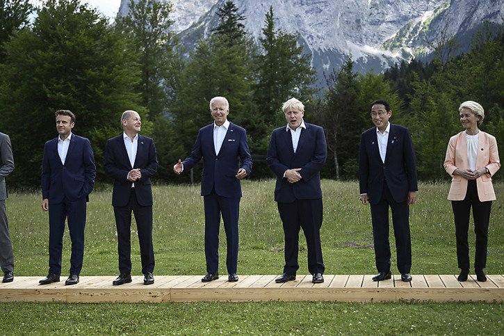 Les dirigeants du G7 réunis en Bavière ont annoncé dimanche élargir les sanctions contre Moscou et lancé un appel à l'unité. © KEYSTONE/AP/Benoit Tessier