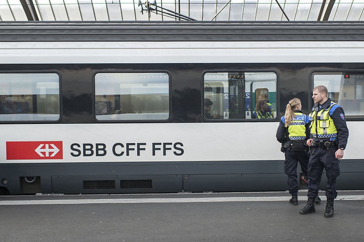 Tous les trains ont été supprimés entre Flüelen et Biasca (archives). © KEYSTONE/CHRISTIAN BEUTLER