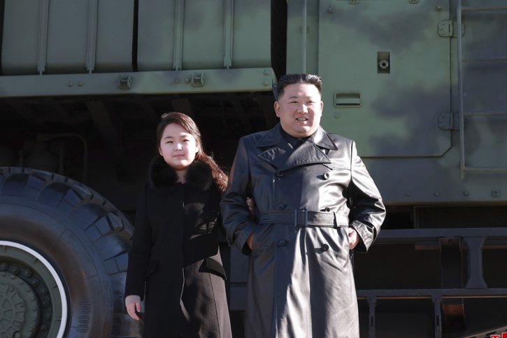 Le leader nord-coréen est à nouveau apparu accompagné de sa fille, Ju Ae. © KEYSTONE/AP