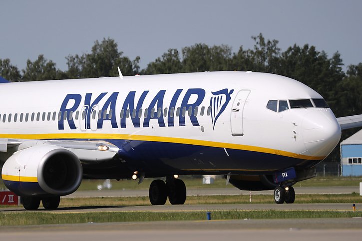 Ryanair confirme la force de son modèle économique "low cost", qui lui permet de répondre à la demande croissante de clients, estime l'analyste indépendant John Strickland. (archives) © KEYSTONE/EPA/TOMS KALNINS
