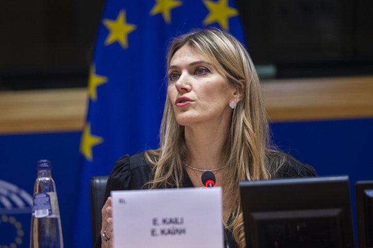 L'élue grecque Eva Kaili, incarcérée depuis près de trois mois, est soupçonnée d'avoir intercédé en faveur de puissances étrangères dans les décisions du Parlement européen (archives). © KEYSTONE/AP European Parliament