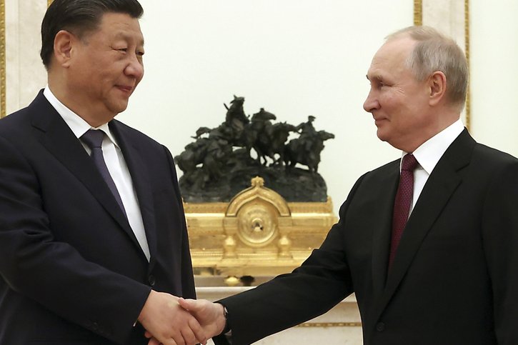 Xi Jinping a affiché en Russie la "priorité" qu'il accordait aux relations "stratégiques" entre Moscou et Pékin (archives). © KEYSTONE/AP/Sergei Karpukhin