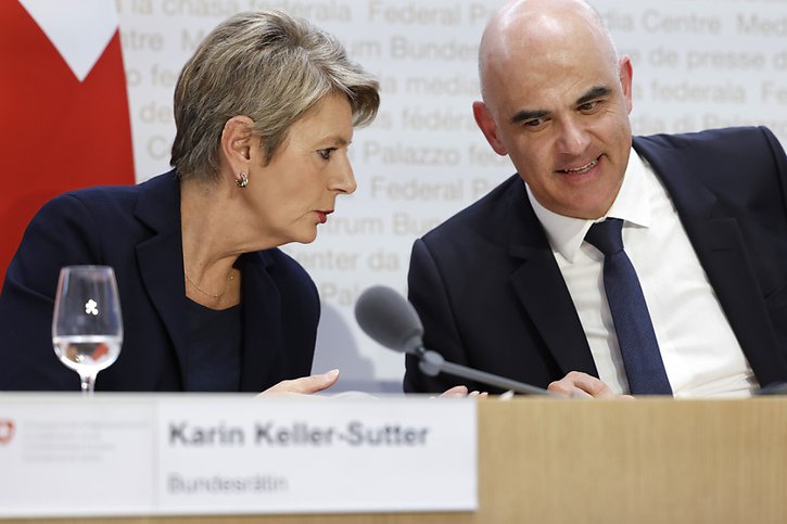 Le Conseil fédéral a demandé à Credit Suisse de suspendre certains bonis de ses collaborateurs (archives). © KEYSTONE/PETER KLAUNZER