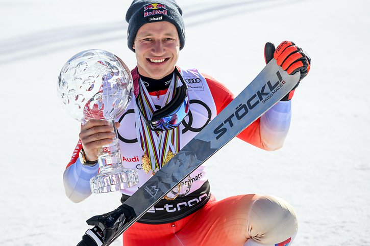 Marco Odermatt a terminé sa saison par une victoire en géant aux Championnats de Suisse © KEYSTONE/JEAN-CHRISTOPHE BOTT