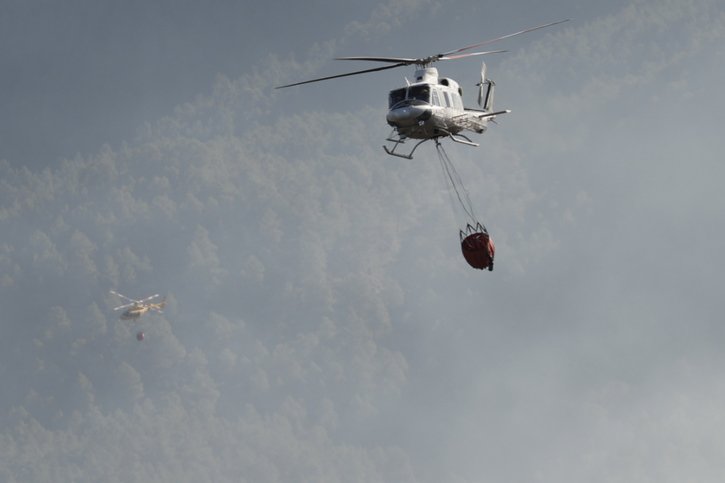 Quelque 700 pompiers espagnols combattaient samedi le premier feu de forêt majeur de l'année dans la région de Valence (image d'illustration). © KEYSTONE/EPA/MANUEL BRUQUE