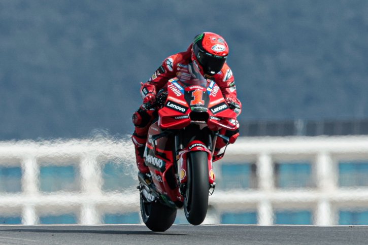L'Italien Francesco Bagnaia sur sa Ducati a enlevé la première course sprint de l'histoire. © KEYSTONE/EPA/LUIS FORRA