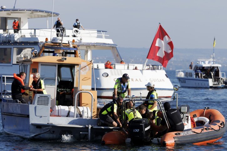 L'exercice transfrontalier franco-suisse Leman 2023 a mis en scène plus de 120 figurants pris en charge par plus de 400 intervenants dans le scénario d'un bateau de la CGN victime d'une explosion. © Keystone/SALVATORE DI NOLFI