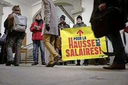 Des milliers de signatures pour augmenter les salaires