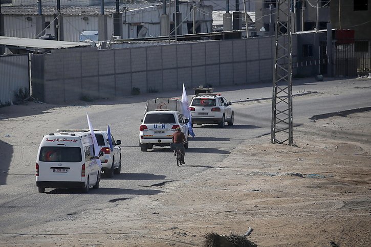 Même les convois qui avaient reçu une autorisation des autorités israéliennes pour apporter de l'aide dans l'enclave palestinienne ont été bloqués à plusieurs reprises ou ont essuyé des tirs. © KEYSTONE/EPA/HAITHAM IMAD