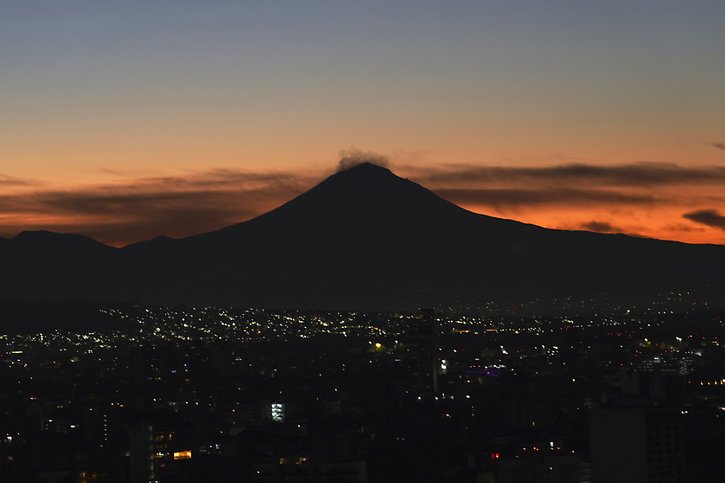 Le volcan Popocatépetl a connu plusieurs poussées d'activité depuis qu'il s'est réveillé en 1994 (archives). © KEYSTONE/AP/MARCO UGARTE