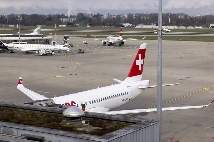 Les compagnies aériennes devront transmettre les données des passagers en Suisse dans un nouveau système PNR (illustration). © KEYSTONE/SALVATORE DI NOLFI
