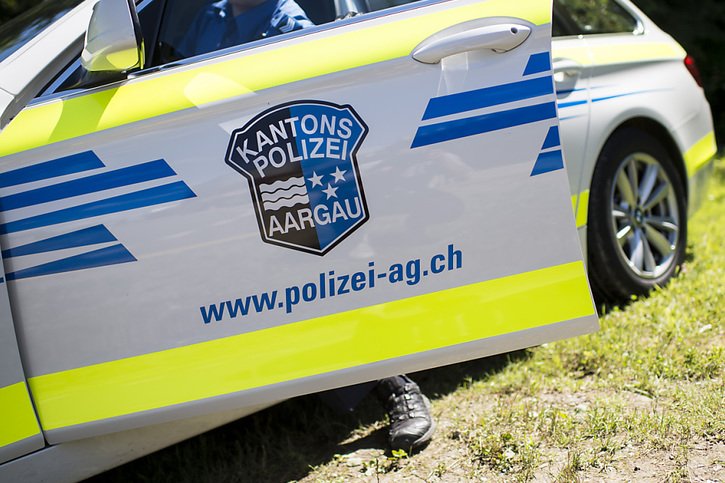 Une unité spéciale de la police argovienne a été mobilisée pour intervenir à Zofingue (AG), de même que des ambulances et un hélicoptère (photo symbolique). © KEYSTONE/ENNIO LEANZA