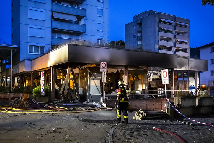 Des explosions dans un parking souterrain ont fait deux morts et plusieurs blessés à Nussbaumen (AG). © KEYSTONE/MICHAEL BUHOLZER