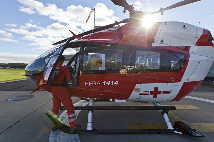 L'homme a été transporté à l'hôpital en hélicoptère (image d'illustration). © KEYSTONE/GAETAN BALLY